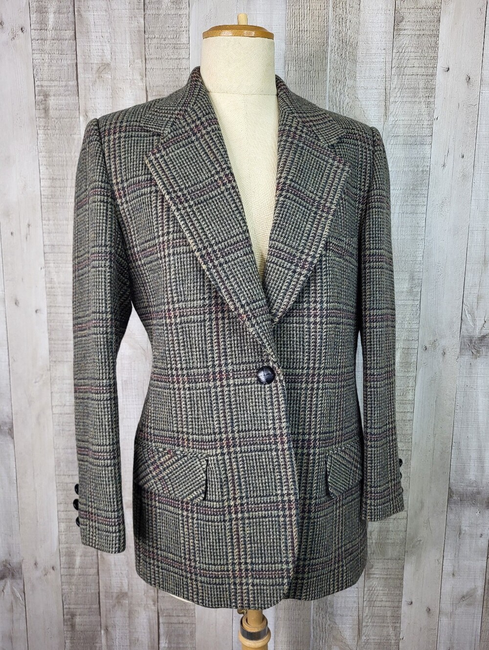 Giorgio Sant Angelo Stylish Wool Ladies Blazer. Size 6